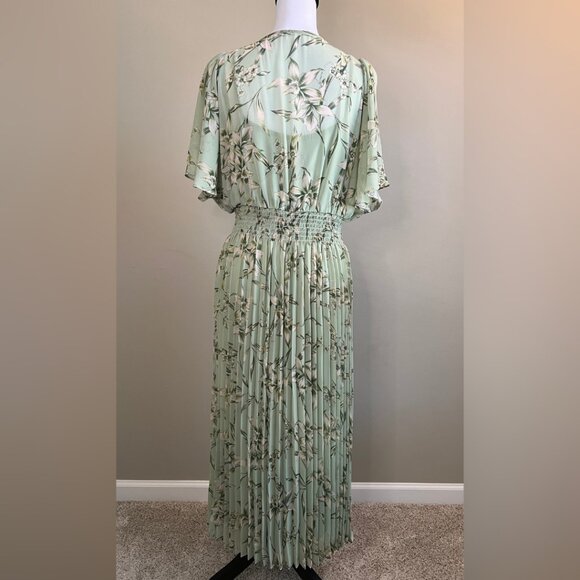 New TAYLOR Medium Floral-Print Smocked Pleated Dress - Picture 8 of 16